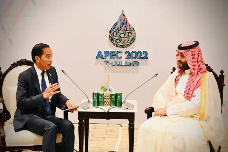 MAKIN ERAT NIH..! Presiden Jokowi Temui MBS di Sela KTT APEC