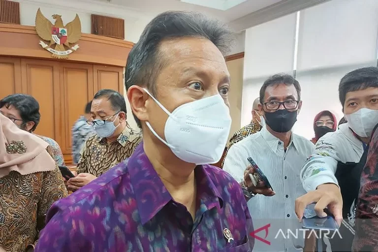 SEGERA TEMPATKAN DI DESA DONG…! Kemenkes Pangkas Birokrasi Untuk Panggil Dokter Lulusan Luar Negeri
