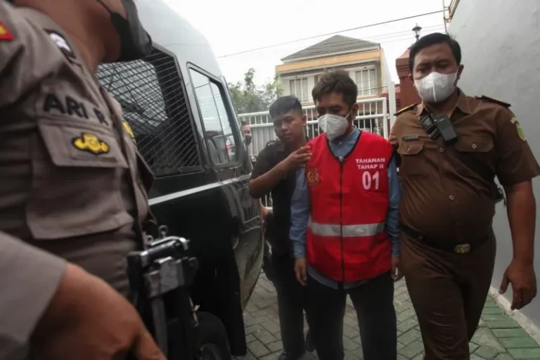 CUKUP GAK…? Hakim Vonis Terdakwa Bechi Tujuh Tahun Penjara