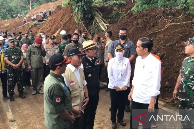 PERBANYAK RS LAPANGAN SEGERA..! Jokowi Minta Dahulukan Evakuasi Korban Gempa Cianjur
