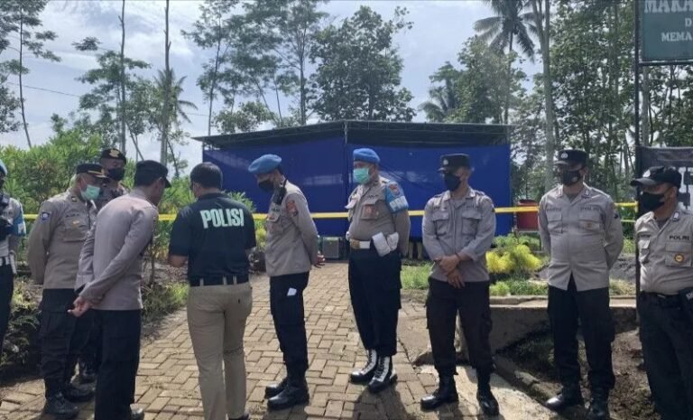 DEMI KEADILAN…! Tim Dokter Forensik Autopsi Dua Korban Tragedi Kanjuruhan
