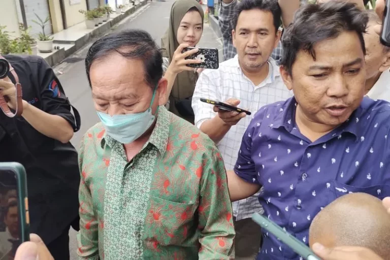WADUH MAKIN MEREMBET…! KPK Periksa Mantan Wali Kota Bandarlampung Terkait Kasus Unila