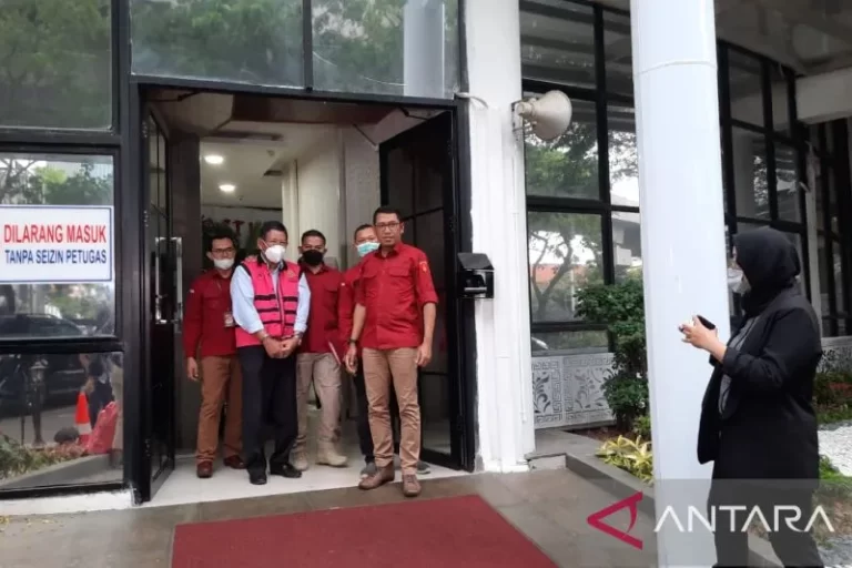SIKAT SEMUA YANG TERLIBAT…! Kejagung Tahan Empat Tersangka Impor Garam