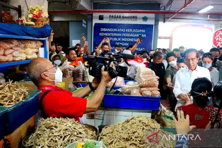 BUKAN PENCITRAAN..! Presiden Jokowi: Pergi Ke Pasar Buat Saya Mengerti Apa Yang Dihadapi Masyarakat