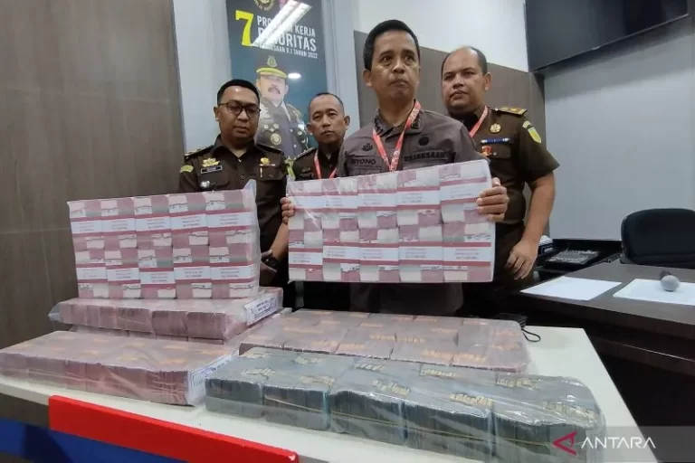 PANTESAN NIH…! Kejati Jabar Dapatkan Uang Pengembalian Rp6,5 M Dari Korupsi Dana BOS