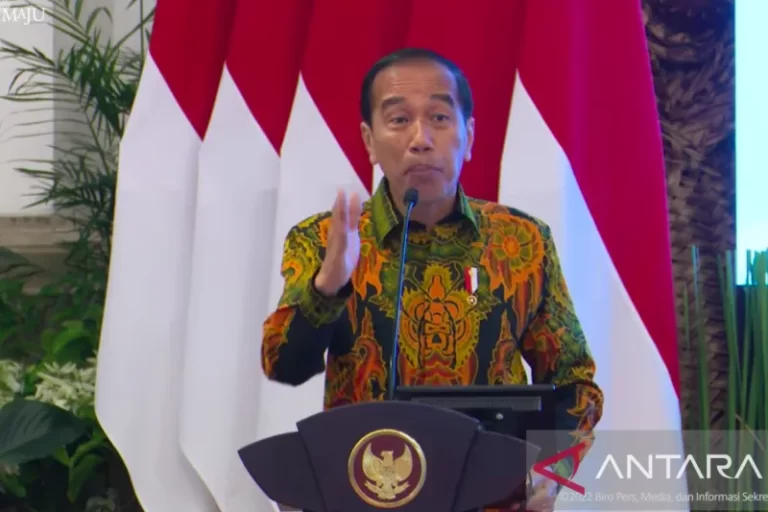 DORONG EKONOMI TUMBUH…! Presiden Jokowi: PPKM Kita Cabut, Bukan untuk Gagah-gagahan