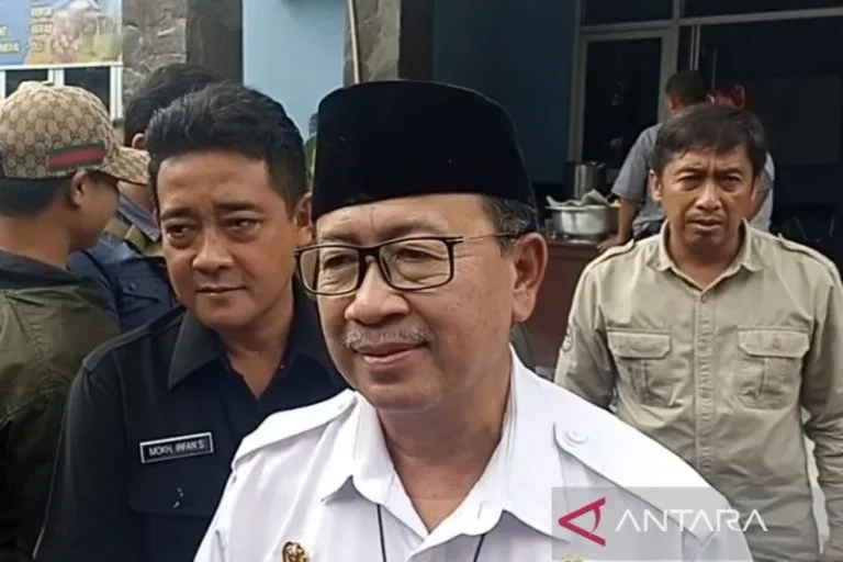 CUAN CUAN CUAN…! Bupati Cianjur Membantah Selewengkan Bantuan Logistik Bencana