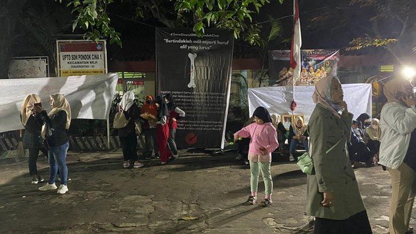 WALIKOTA NGERTI HUKUM GAK…? Ortu dan Siswa Nginap di Kelas, Siap Hadang Penggusuran SDN Pondok Cina 1 Depok