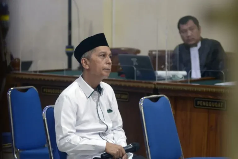 GILA BANYAK BANGET..! Rektor Karomani dan dua Pejabat Unila Disebut Terima Gratifikasi Rp10 Miliar