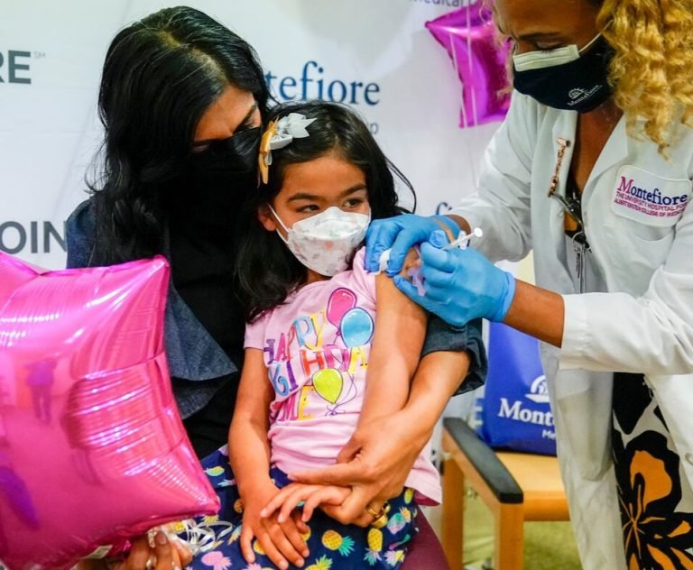 Apakah Vaksin mRNA Mengandung Polietilen Glikol Berbahaya? *