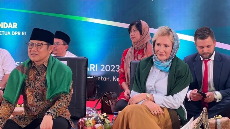 KEREN NIH…! Dubes Lyudmila Kunjungi Pesantren Di Bandung: Rusia Juga Negara Islam, Sama Seperti Di Indonesia, Semua Bisa Hidup Bersama