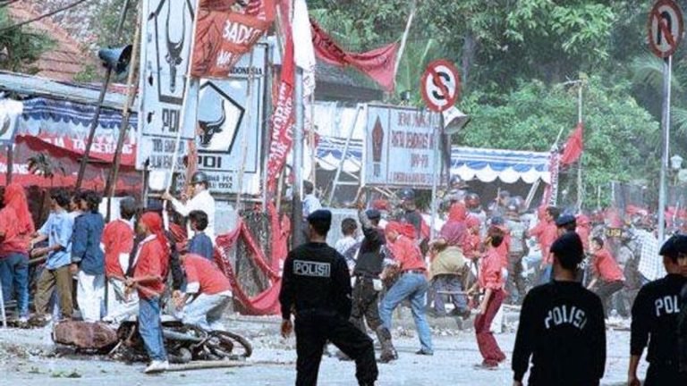 BONGKAR & ADILI YANG BERTANGGUNG JAWAB..! TPDI Minta PDIP Jangan Kubur Kasus 27 Juli 1996