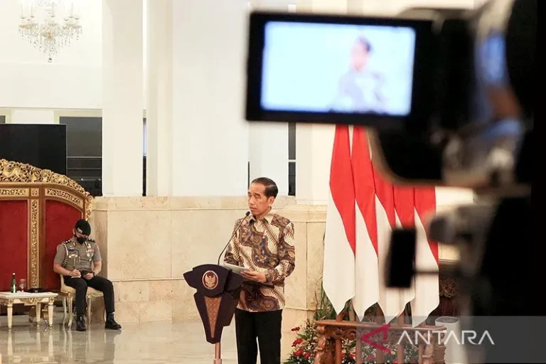 JANGAN BENGONG AJA..! Presiden Jokowi Minta Para Menteri Bisa Cepat Respon Perubahan Dunia