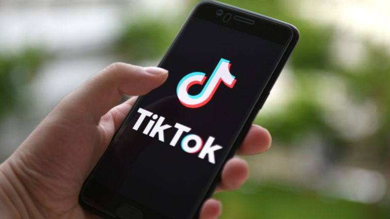 INSPIRATIF BANGET NIH…! Resign dari Pekerjaan Tetap, Wanita Ini Raup Rp 9 M Jadi Kreator di Tiktok