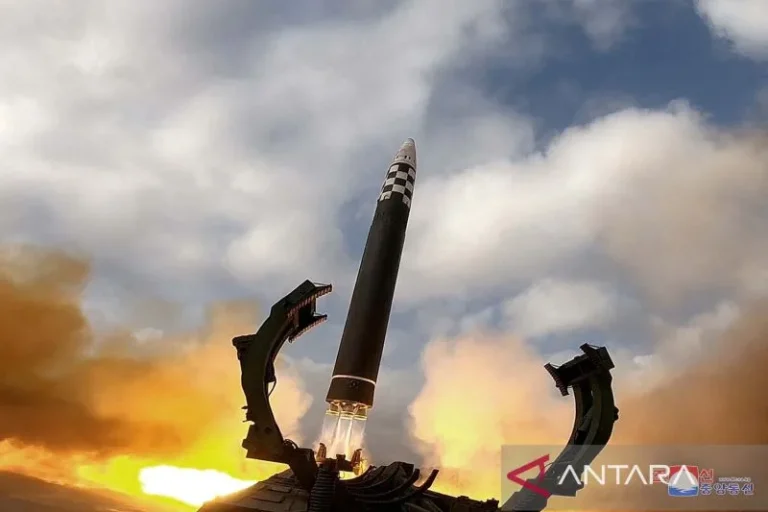 SIAP GAK NIH…? Korut Tembakkan 2 Rudal Ke Laut Jepang Setelah Peluncuran ICBM