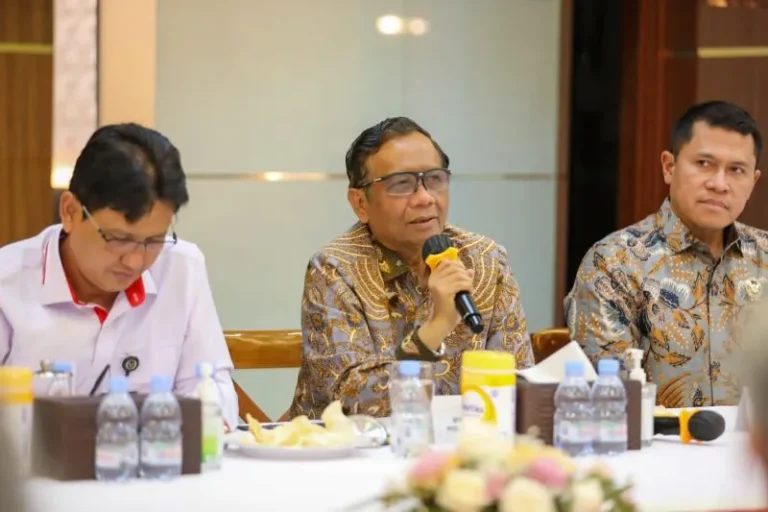 MAJU TERUS PAK…! Menkopolhukam Tampung Aspirasi Penyelesaian Pelanggar HAM Berat