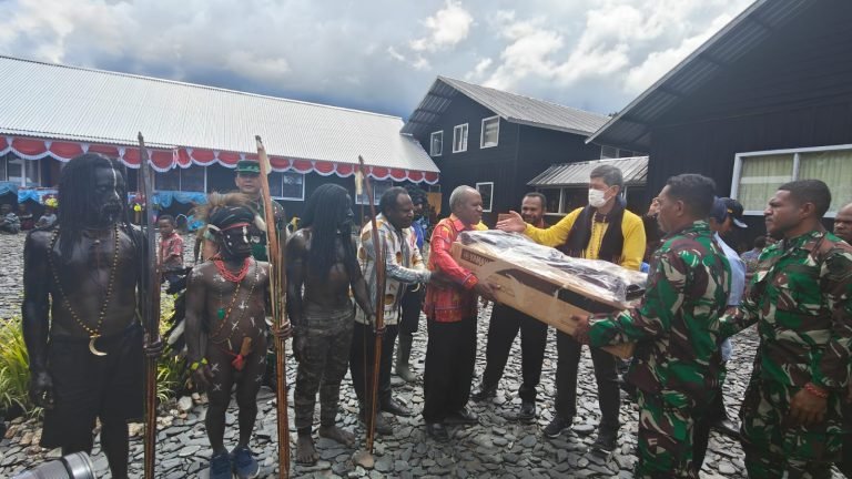 Catatan Perjalanan Puncak Jaya Papua: Kolaborasi PPAD, Terang di Lembah Berkabut