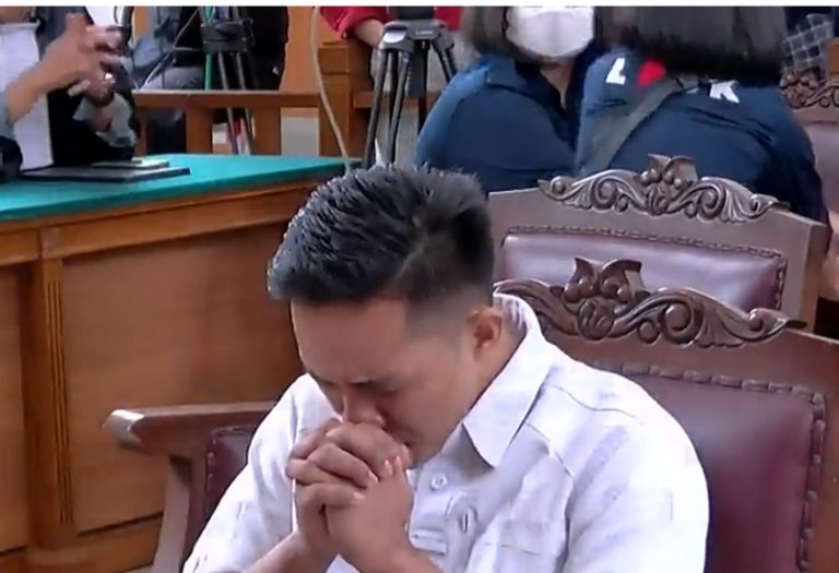 SULIT DIBANTAH DAN PROGRESIF..! Mahfud MD Tepuk Tangan Saat Hakim Vonis Eliezer 1,5 Tahun: Tidak Tahu Mengapa, Saya Gembira dan Bersyukur