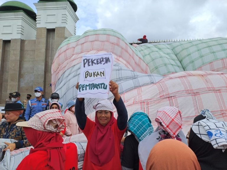 BERSIAP MOGOK MAKAN..! Aksi Puasa 15.000 PRT Tuntut DPR Sahkan UU PPRT