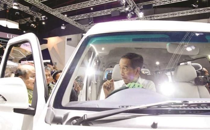 presiden-jokowi-minta-industri-otomotif-lebih-berorientasi-ekspor-230217004547
