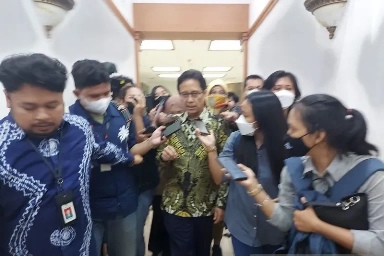 PANTESAN NIH..! Menkes Ungkap Kaitan Pendidikan Dokter Mahal Dan Harga Obat Berlipat