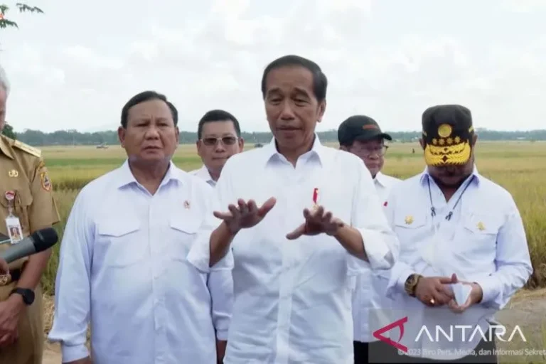 PABRIK PUPUK GIMANA NIH..? Presiden Jokowi Akui Petani Keluhkan Ketersediaan Pupuk Bersubsidi