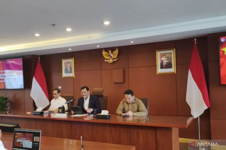 DIRESMIKAN 18 AGUSTUS..! Luhut Pimpin Negosiasi Bunga Pinjaman Kenaikan Biaya KCJB Dengan China