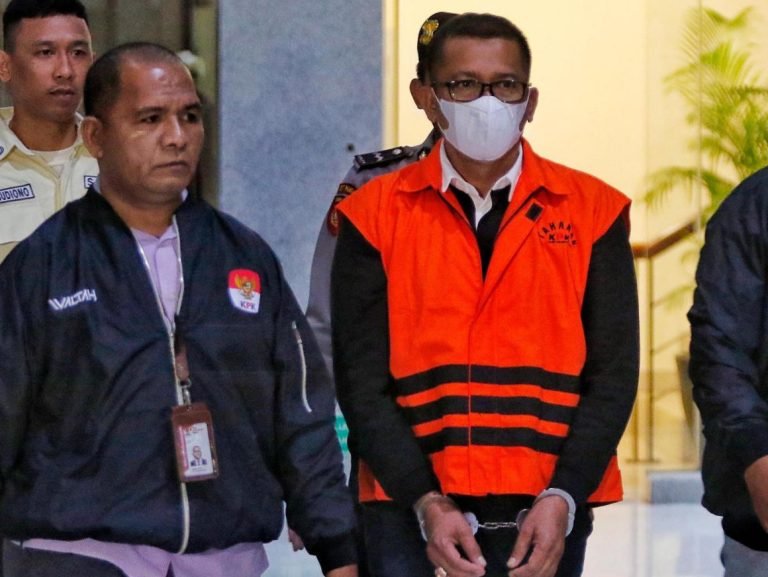 JANGAN DITIRU NIH..! Bupati Meranti Gadaikan Kantornya Rp100 Miliar, KPK Tak Mau Gegabah