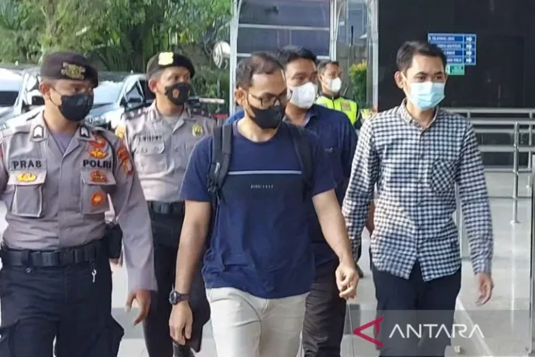 USUT SAMPAI PUSAT..! Anggota BPK Riau Turut Terjaring OTT Bupati Meranti, 25 Orang Ditangkap