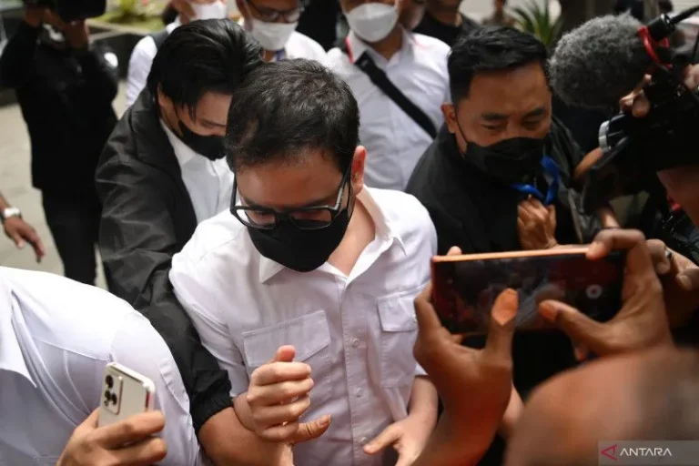 JEMPUT PAKSA DONG..! KPK Cegah Dito Mahendra ke Luar Negeri