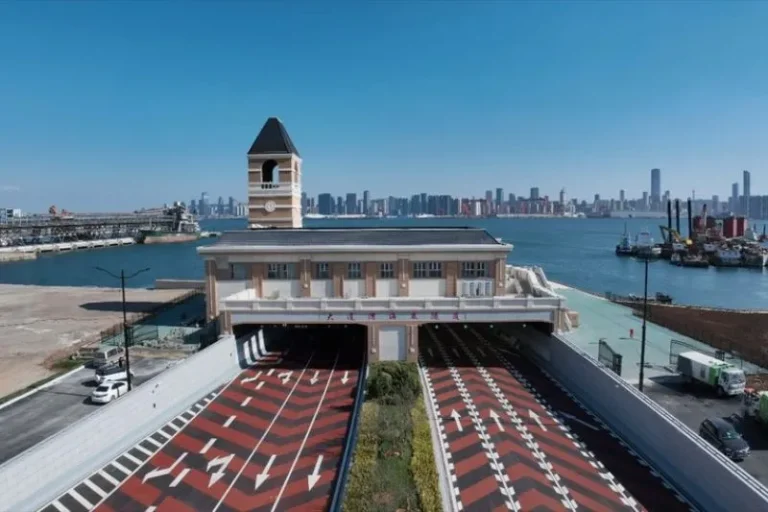 KEREN BANGET NIH..! Terowongan Jalan Raya Bawah Laut Sejauh 5,1 km Dibuka di Dalian, China