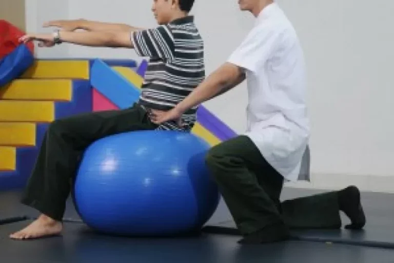PENTING NIH MOM..! Terapis: Keluarga Berperan Penting Dalam Penyembuhan Pasien Strok