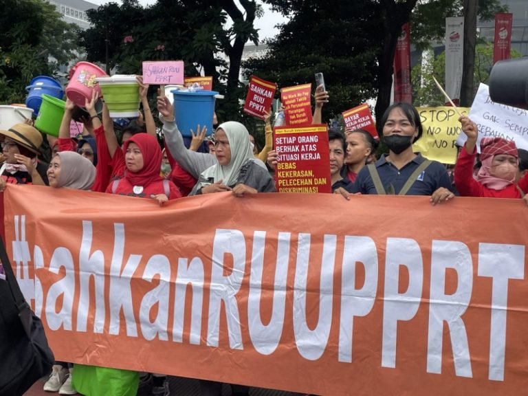 SAHKAN RUU PPRT…! Hari Buruh, Jokowi: Bersama Para Pekerja, Kita Majukan Bangsa