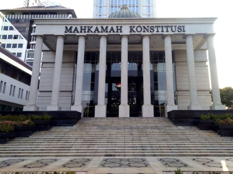 MK JANGAN KELUAR JALUR..! Putusan Uji Materi UU KPK Timbulkan Preseden Konstitusional Terburuk
