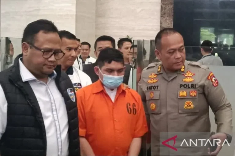 KAPOK GAK..! AP Hasanuddin dari BRIN Jalani Pemeriksaan Sebagai Tersangka Di Bareskrim