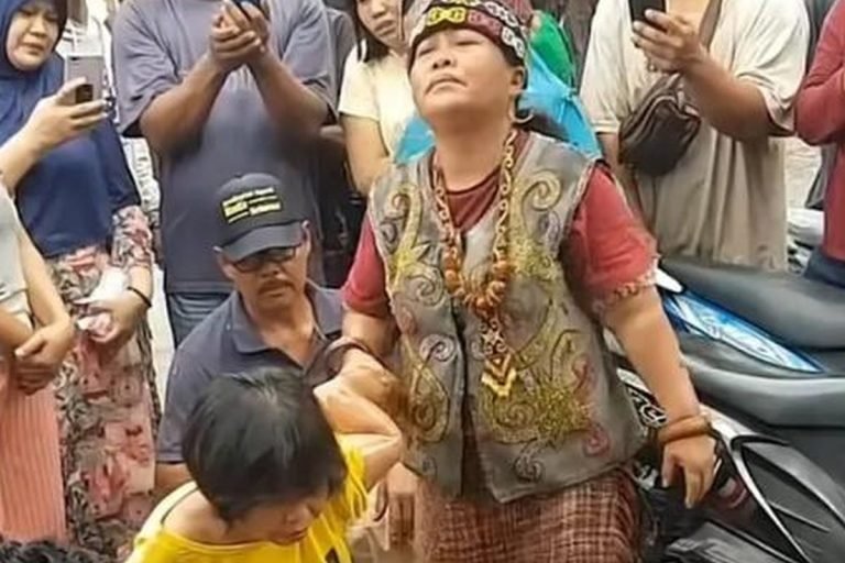 WASPADA NIH..! Ngaku Saudara Ibu Ida Dayak, 45 Warga NTB Ditipu Rp250 Ribu/Orang