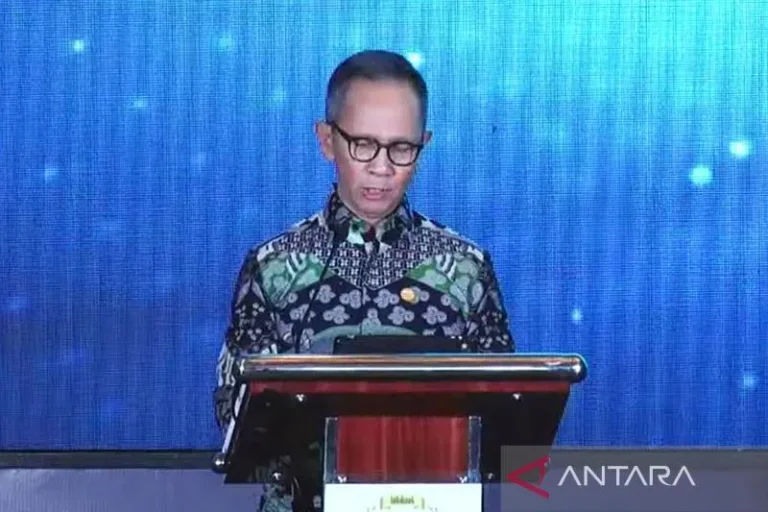 GILA NIH..! OJK: Masyarakat Rugi Rp5 Triliun per Tahun Akibat Investasi dan Pinjol Ilegal