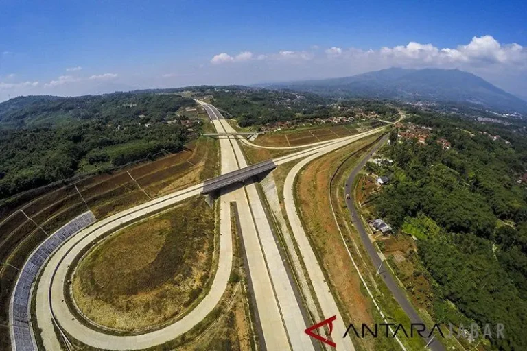 PECUT LEBIH KERAS DONG..! WIKA Kebut pembangunan 25 PSN
