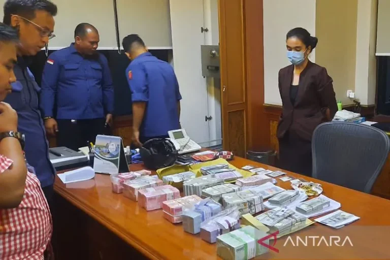 SIKAT JANGAN KASIH AMPUN..!.Kejagung Sita Aset Tiga Korporasi Tersangka Korupsi Ekspor CPO