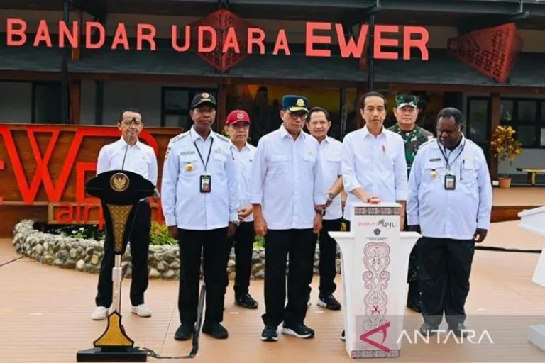 MEMBUKA ISOLASI..! Jokowi: Ekonomi di Asmat Akan Semakin Meningkat Dengan Bandara Ewer