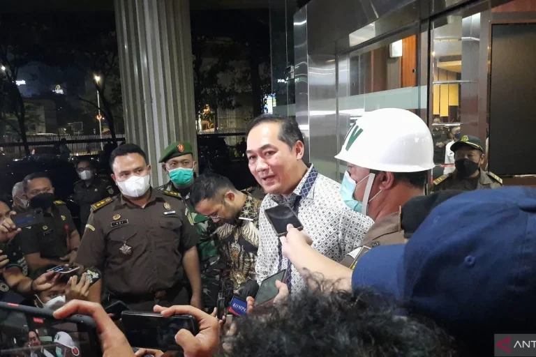 JEMPUT PAKSA DONG..! Kejagung Pastikan Mantan Mendag M. Lutfi Tak Hadiri Panggilan Penyidik