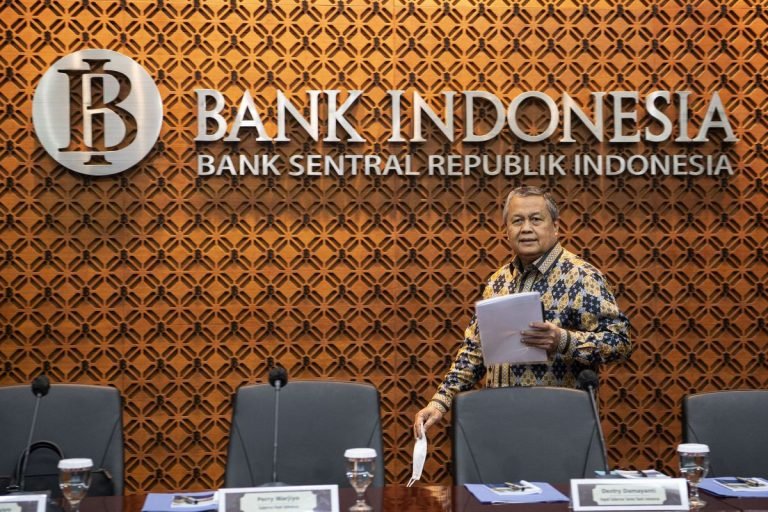 BUKAN BUDAK IMF..! Gubernur Bank Indonesia: Kita Tidak Peduli Dengan IMF: Kita Lebih Pengalaman!