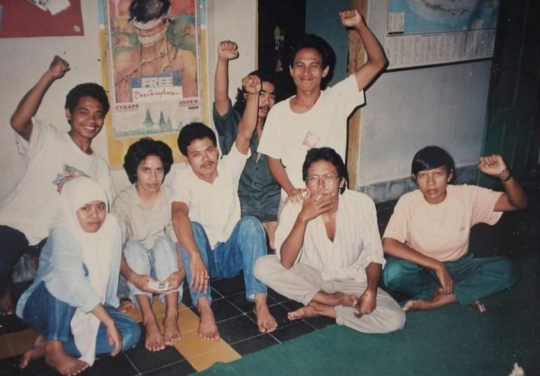 Mengenang Jati: Antara Kopi, Si Hitam dan Si Kacamata *