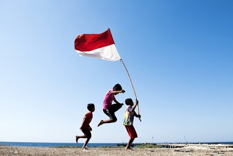 Menemukan Kembali Revolusi Indonesia