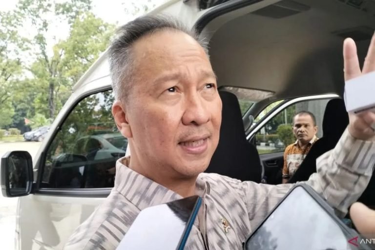 KOQ MALAH BANYAK PHK MASSAL..? Menperin: Industri Manufaktur Butuh 682 Ribu Pekerja Baru Setiap Tahun