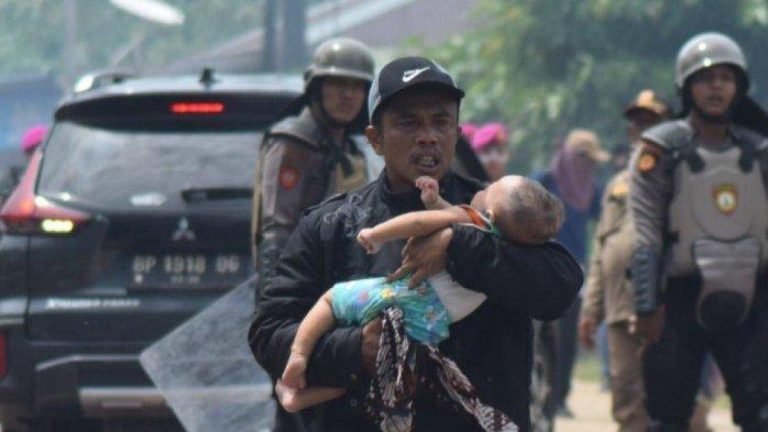SIAPA TANGGUNGJAWAB NIH..? Investigasi KontraS: Polisi Serampangan Tembak Gas Air Mata di Rempang, Ada Proyektil di Dekat Pintu Sekolah