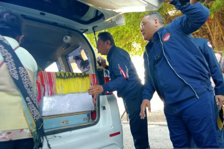 SANGAT MEMPRIHATINKAN..! Kepala BP2MI Jemput Jenasah Migran Asal NTT Meninggal Di Malaysia