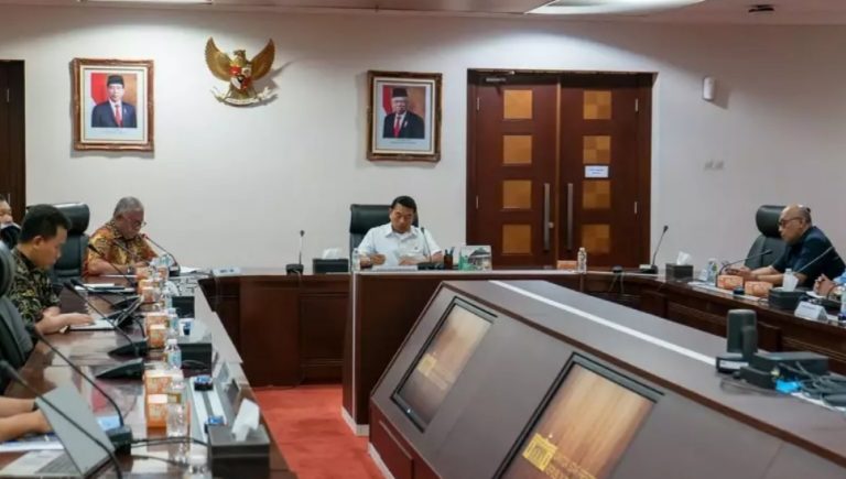 JANGAN RUGIKAN RAKYAT..! Masalah Pengadaan Lahan LNG Masela di Pulau Nustual Akan Dilakukan Penilaian Ulang