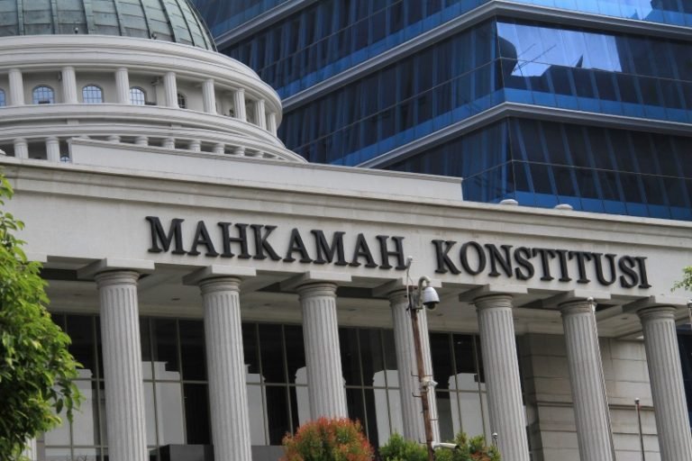 BUKAN MAHKAMAH KELUARGA DONG..! MK Tolak Gugatan Soal Usia Capres-Cawapres Diturunkan Jadi 35 Tahun
