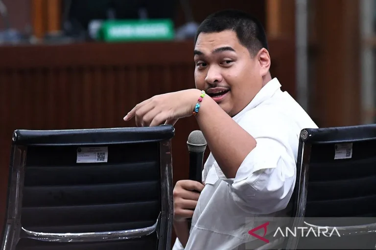 KROSCEK DONG..! Dito Ariotedjo Bantah Terima Titipan Uang Rp27 Miliar
